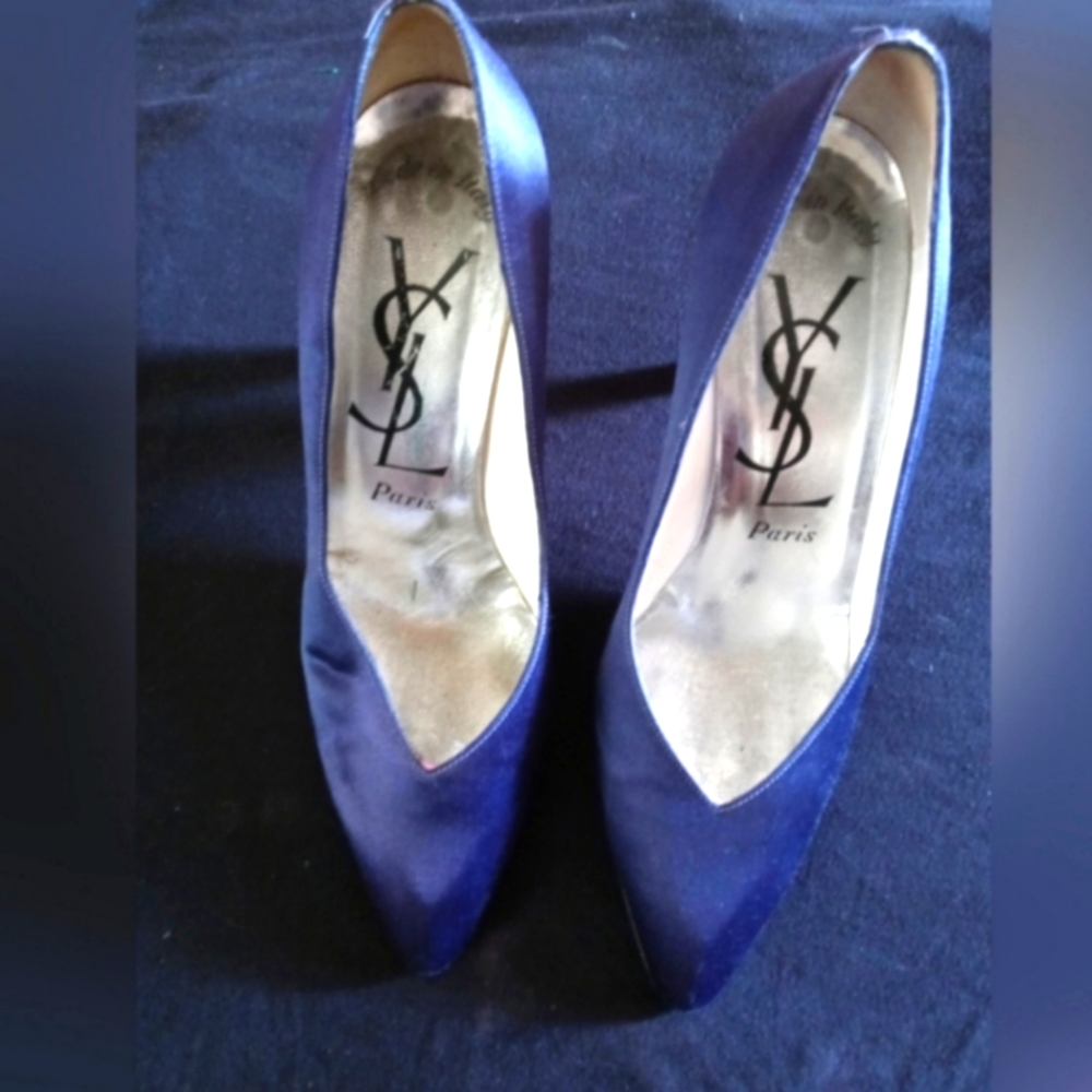 Authentic Vintage Satin Wedding Pump. S 8M, But will fit a Size 7